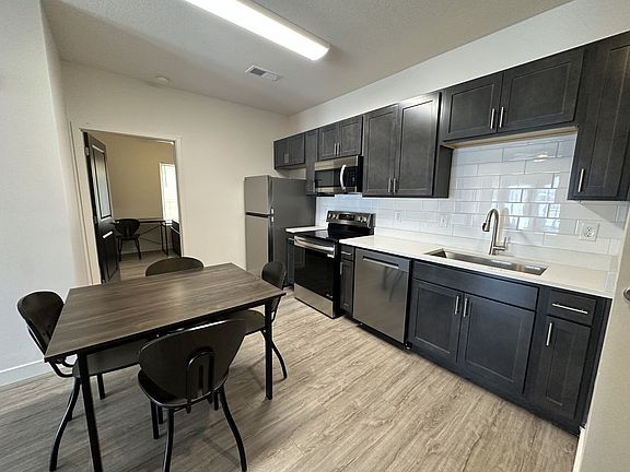3rd image of 214 Pierce St #516