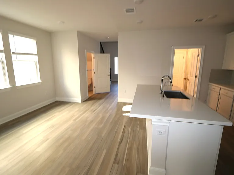 15504 Ellinger Dr — Photo 7
