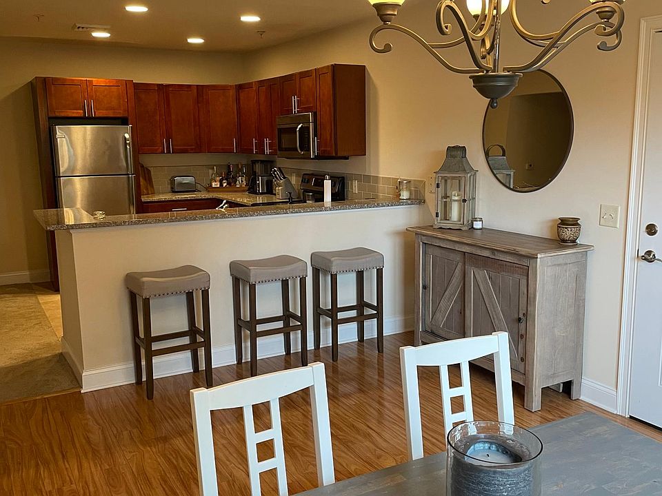 1st image of 9 Stoneledge Dr