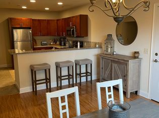 9 Stoneledge Dr, Troy, NY 12182