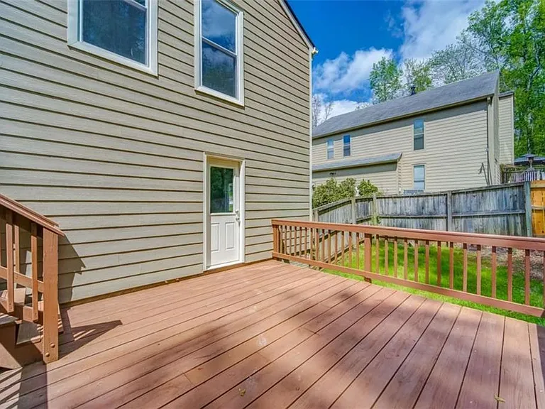 2218 Woodfern Dr — Photo 11