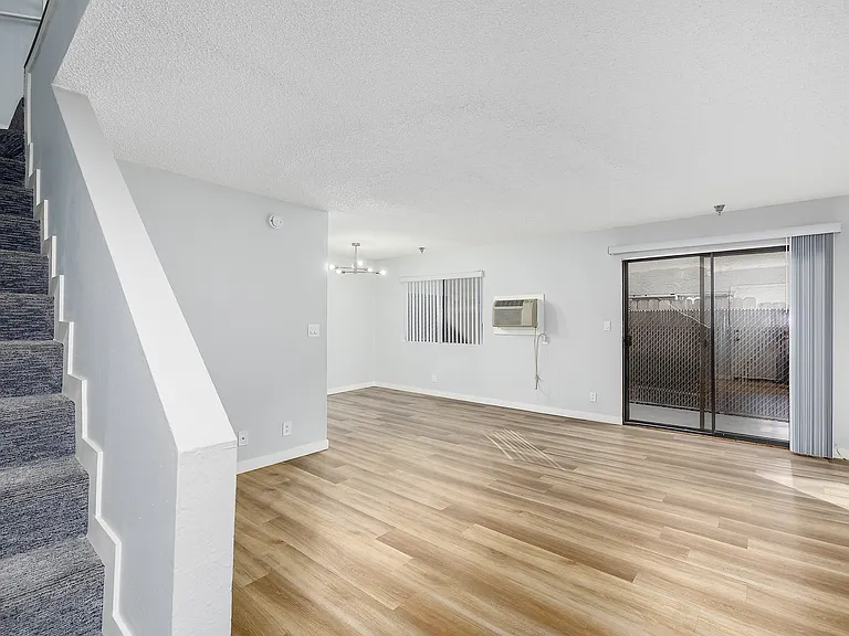 13929 Vanowen St — Photo 12