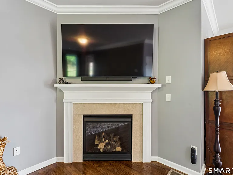 181 Martha Way — Photo 8