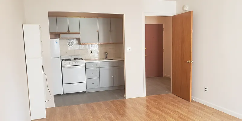 Rented by Lot & Units Realty Inc | media 15