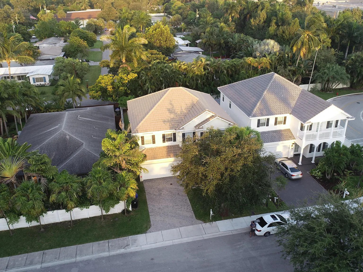 6 bed, 4.0 bath, 3000 sqft, $6,900 — Photo 2