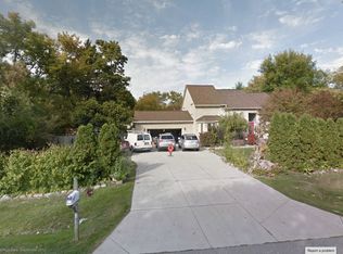 3928 Nearing Rd, Rochester Hills, MI 48309