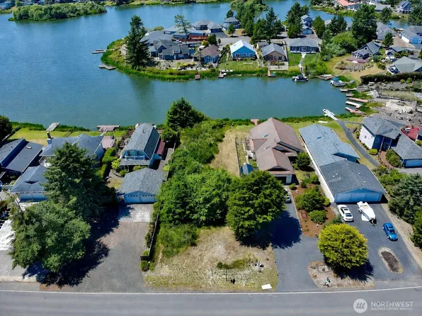 417 Duck Lake Drive SE, Ocean Shores, WA 98569