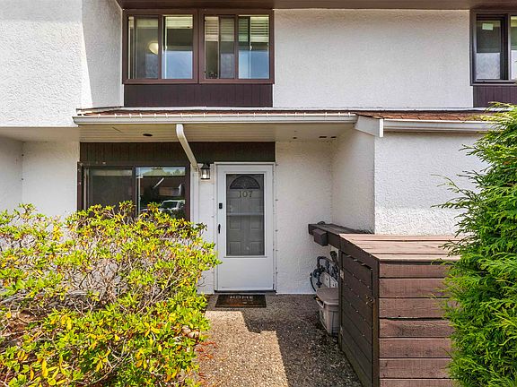 3rd image of 9700 Glenacres Dr #107