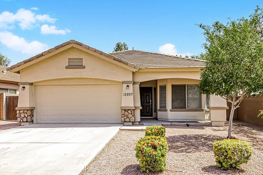 3 bed, 2.0 bath, 1524 sqft, $2,035 — Photo 1