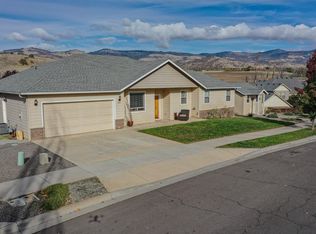 163 Willow Springs Dr, Talent, OR 97540