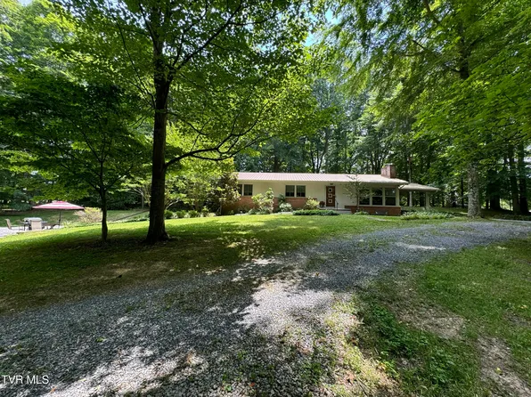 355 Holston Dr, Blountville, TN 37617