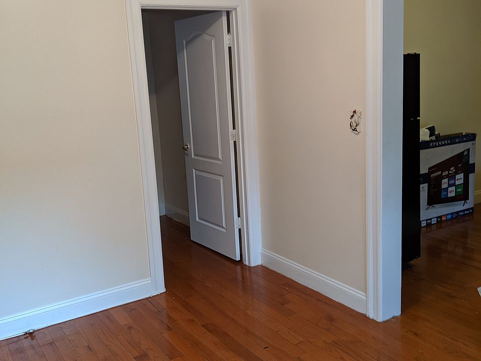 2nd image of 220 51st St #20E