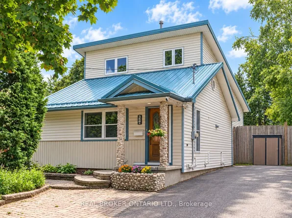 35 Perth Rd, Kitchener, ON N2M 3G6