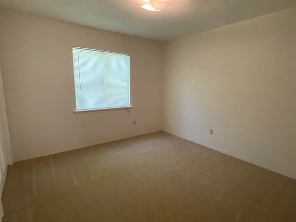 4th image of 2220 Claremont Ln #D