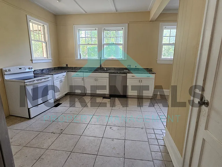 521 Park Pl — Photo 10