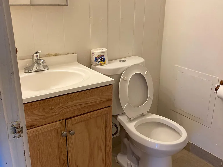 950 Brown Ave — Photo 3