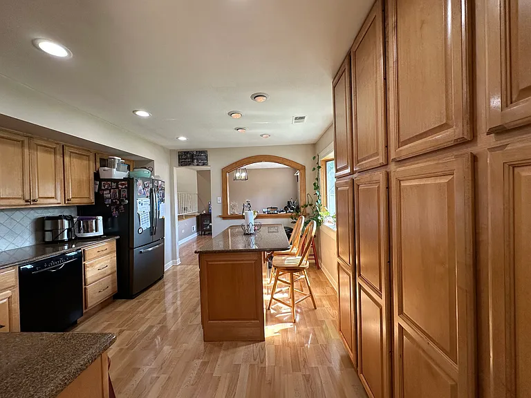 14 Peter Ave — Photo 6