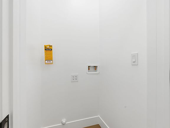 5th image of 3126 Blanchard St