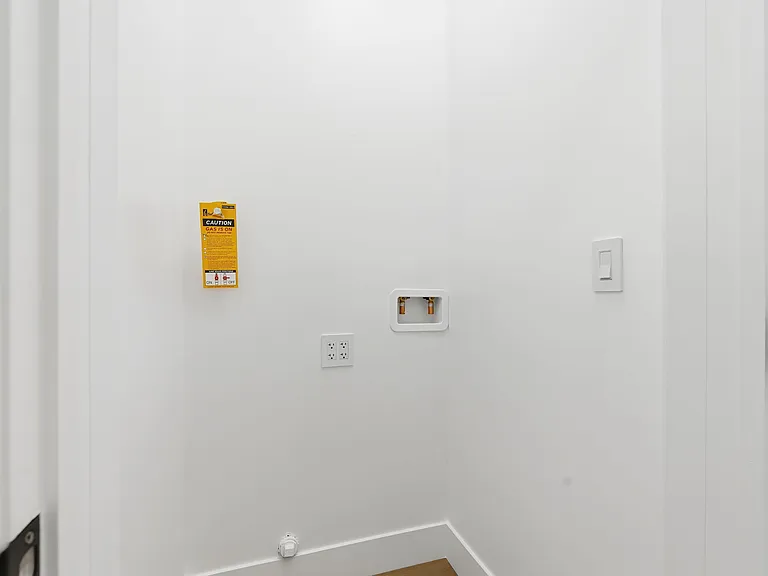3126 Blanchard St — Photo 4