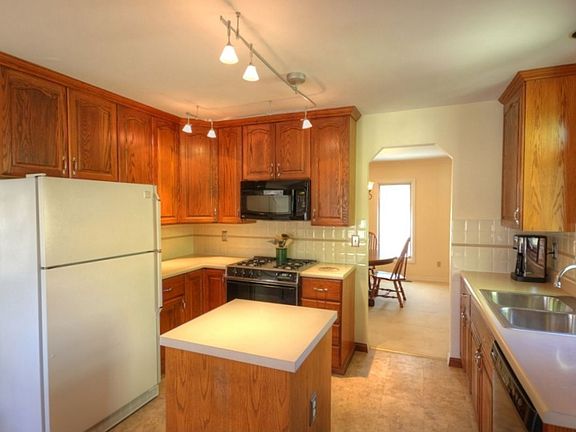 2nd image of 632 Garden Leaf Ct