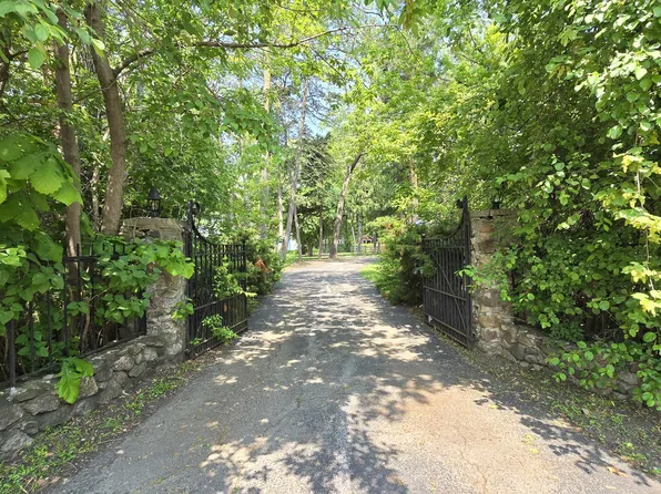 34110 S Circle Dr, Grayslake, IL 60030