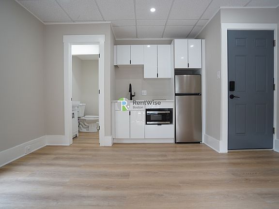 3rd image of 142 Dorchester St #9