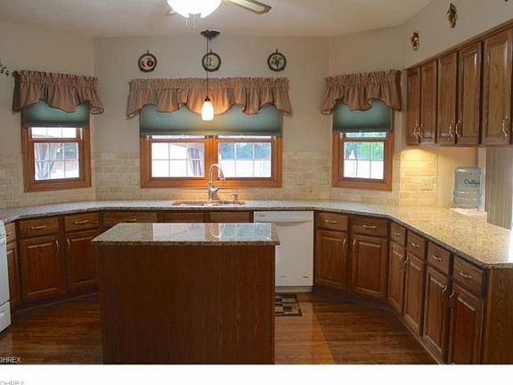 4th image of 3133 Peterboro Dr