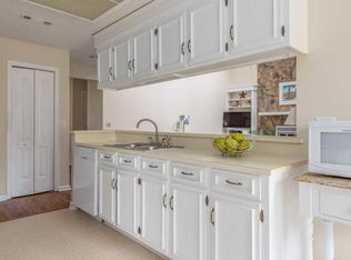 1740 W Sandcroft Dr, Charleston, SC 29407