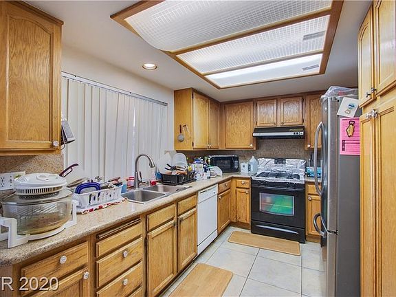 5th image of 7664 Beverly Hills Dr