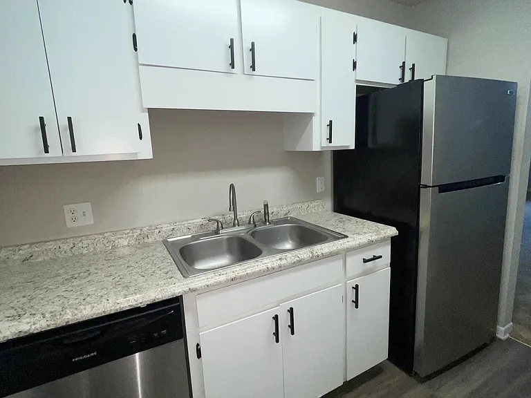 Oak Terrace Apartments — Photo 2
