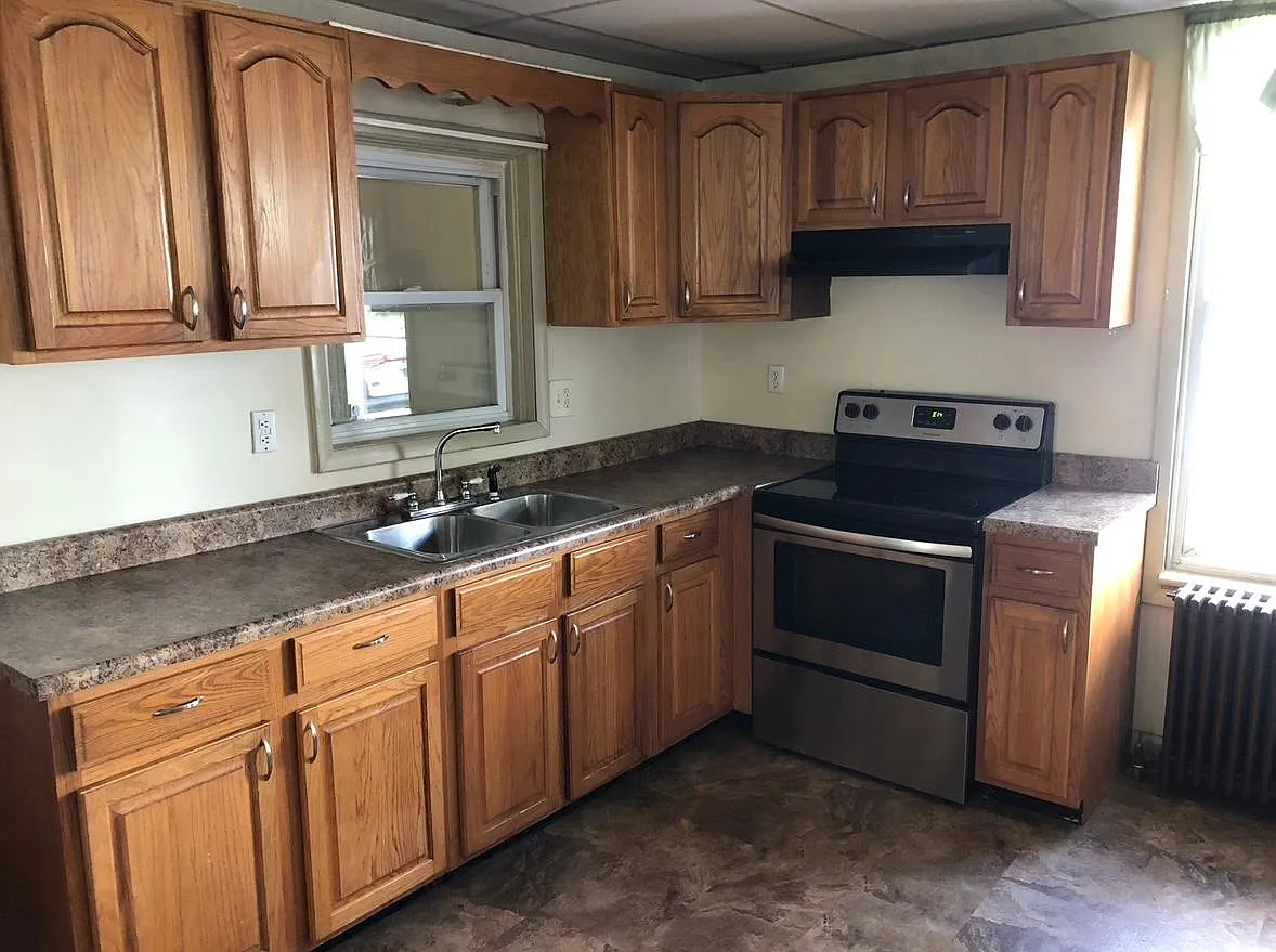 3 bed, 1.5 bath, 1800 sqft, $1,225 — Photo 1
