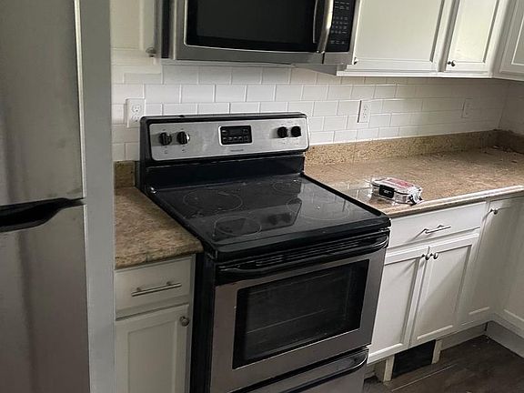 5th image of 1113 N Montford Ave