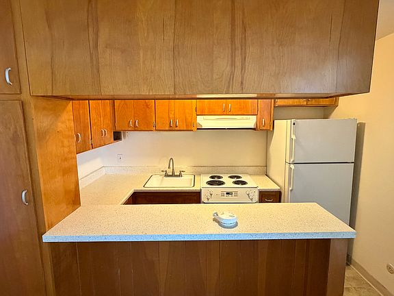 2nd image of 3050 Main St #2