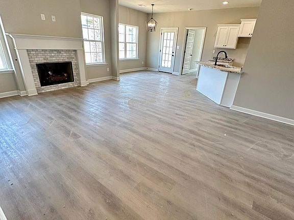 4th image of 2481 Dela Dr