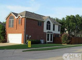2111 Acosta Ln, Lewisville, TX 75067