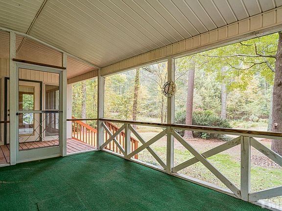 3rd image of 198 Daffodil Ln