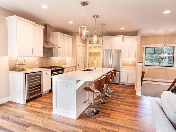 3rd image of 9471 Saint Ives Dr