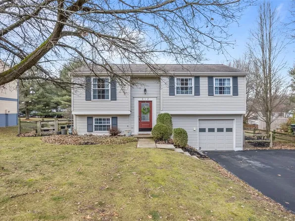 812 Wood Hollow Dr, Cranberry Township, PA 16066