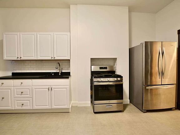 3rd image of 546 51st Ave APT 3R