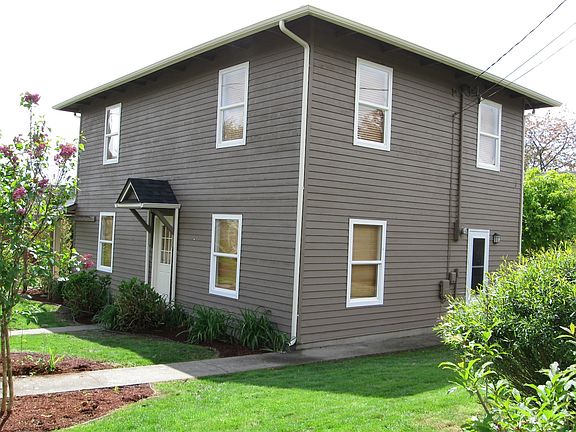2nd image of 926 Prospect Ave NE