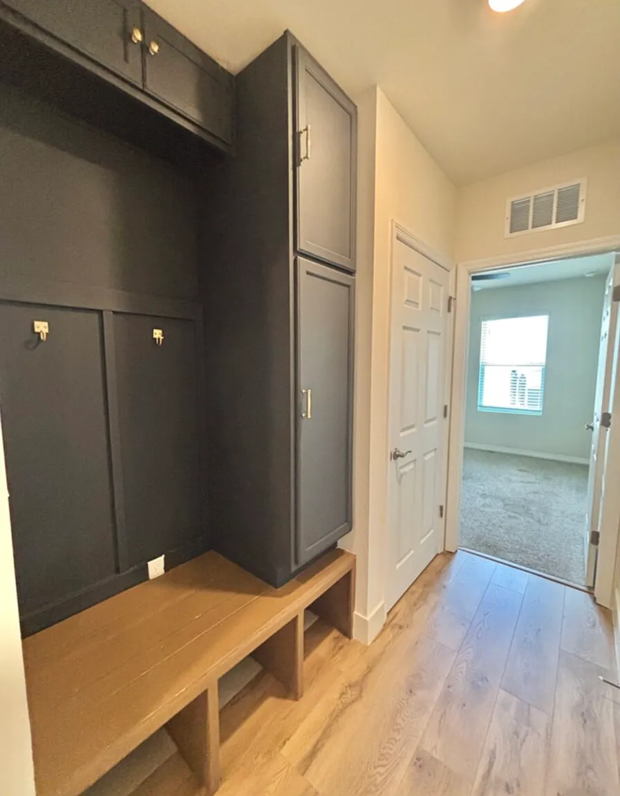 4 bed, 2.0 bath, 2090 sqft, $1,995 — Photo 2