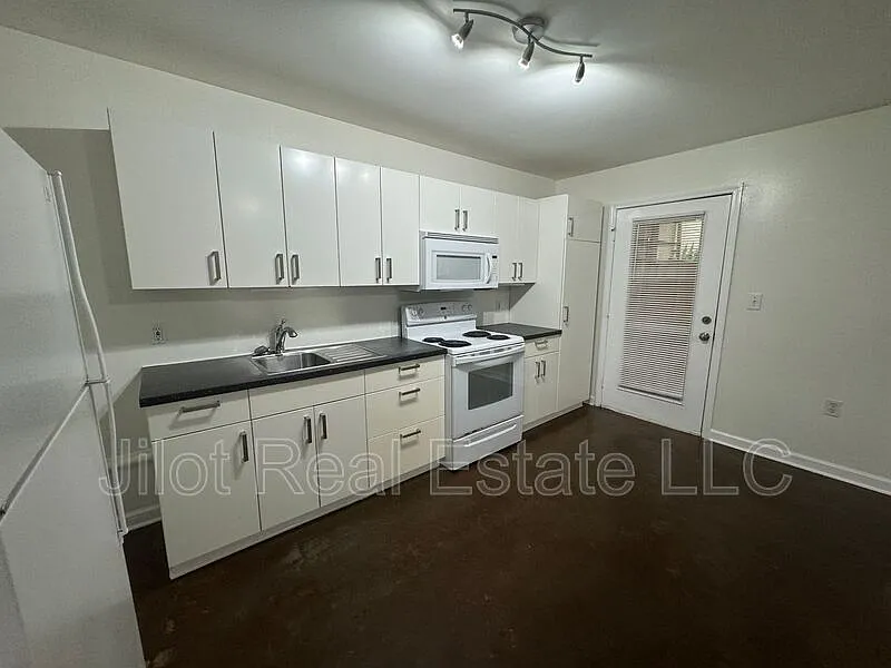 1 bed, 1.0 bath, 600 sqft, $1,200 — Photo 3