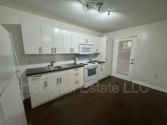 2nd image of 105 Dancing Fox Rd #B
