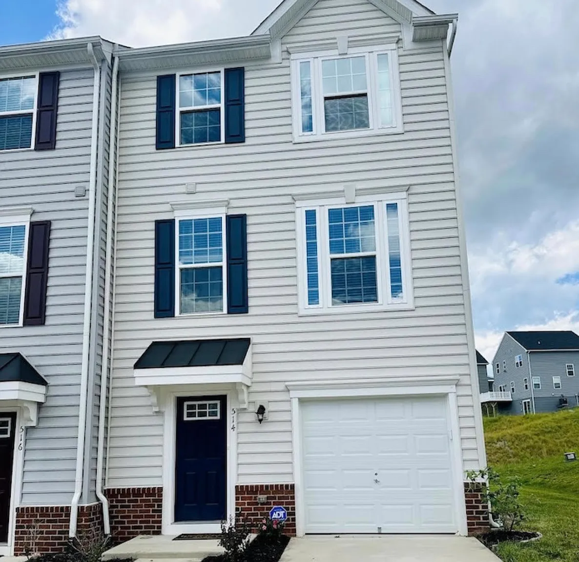 3 bed, 3.5 bath, 1680 sqft, $2,700 — Photo 1