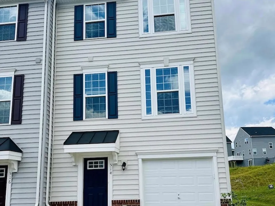 514 Landing Dr