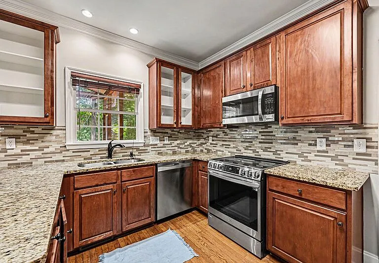 10403 Persimmon Creek Dr — Photo 13