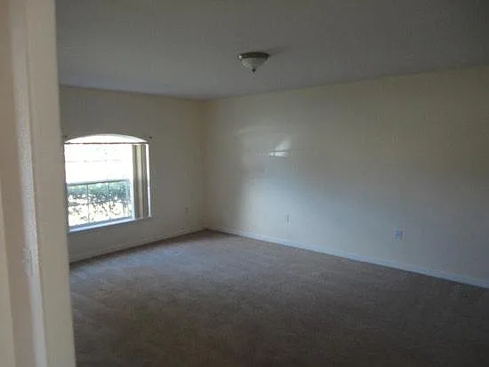 318 Caldbeck Way — Photo 2