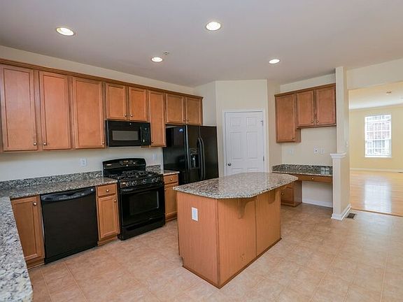 4th image of 3815 Fish Pond Ln