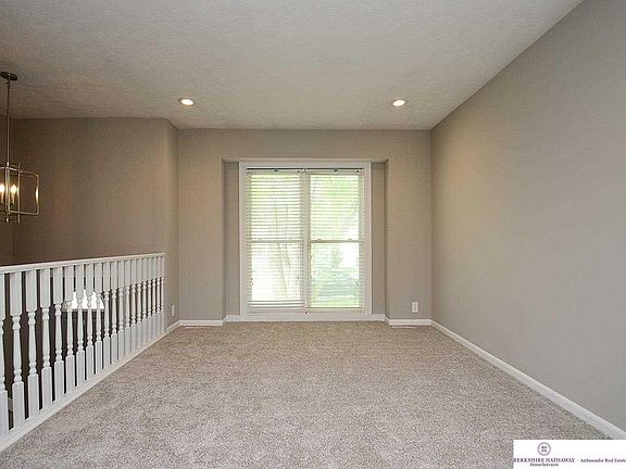 5th image of 10424 Laurel Ave