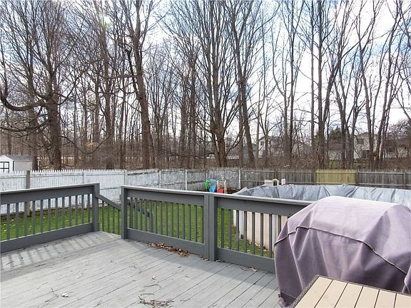 3rd image of 124 Snowberry Cres